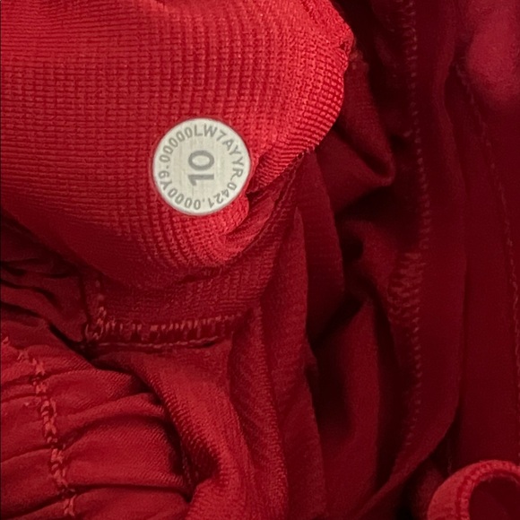 M26 Lululemon Hotty Hot Shorts - Picture 4 of 5